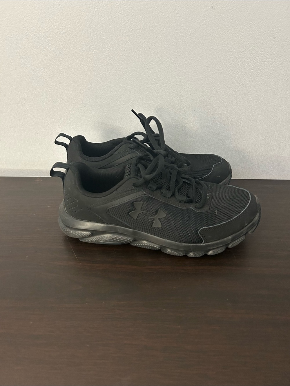 Under Armour Ladies Black Athletic Sneakers